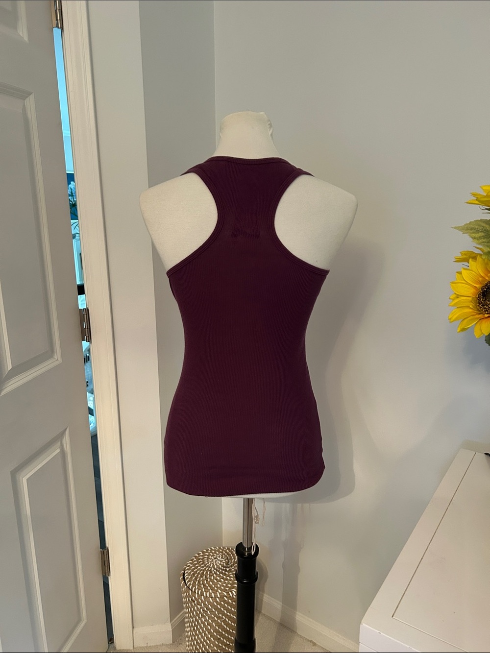 💗😻 Cutest y2k GUESS Plum Rhinestone Logo Ribbed Tank - Picture 4 of 6
